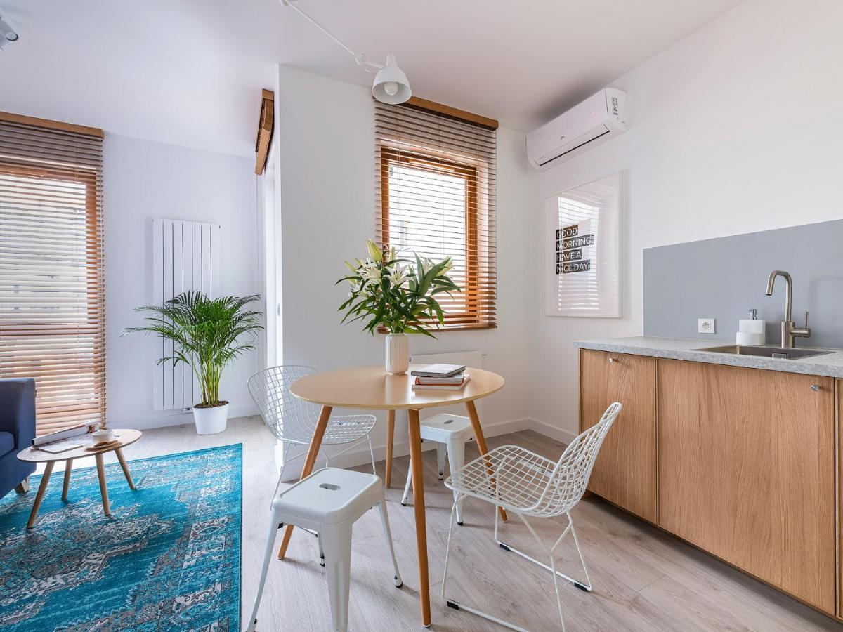 Yoursecondflat Grzybowska Metropoint Varsóvia Exterior foto
